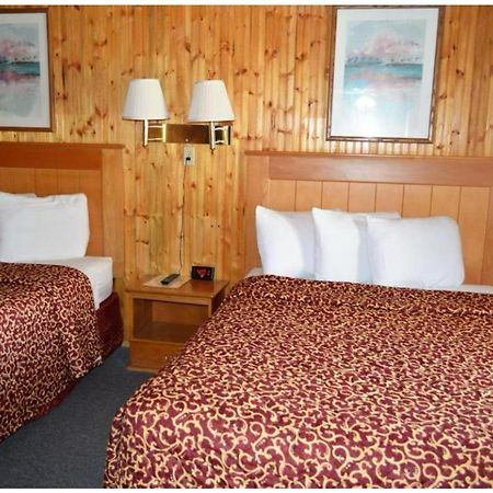 Green Acre Motel By Oyo Near Rush County Airport La Crosse Exteriér fotografie