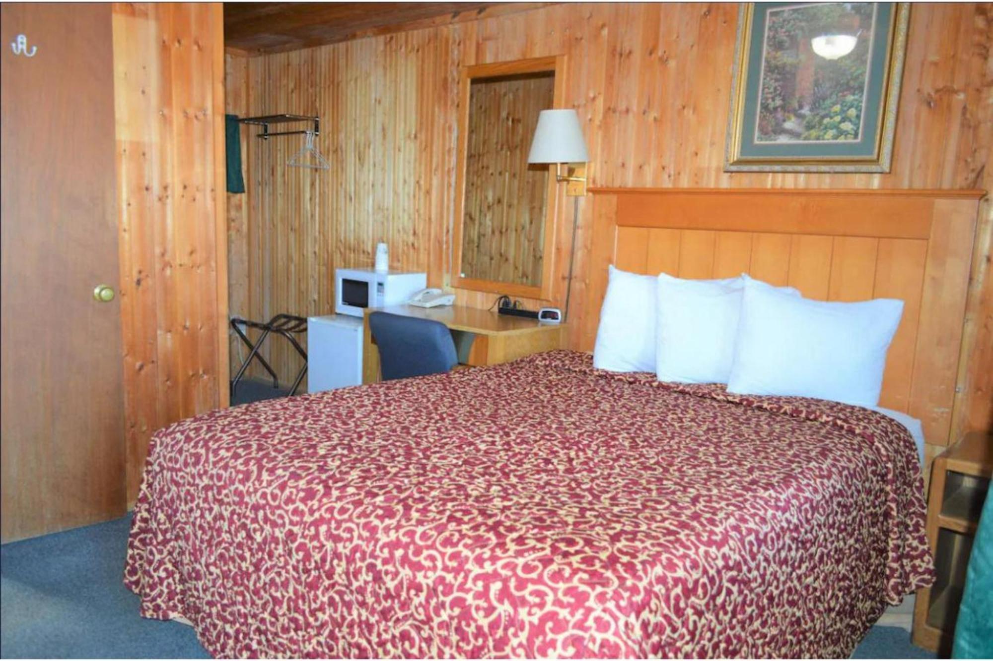 Green Acre Motel By Oyo Near Rush County Airport La Crosse Exteriér fotografie