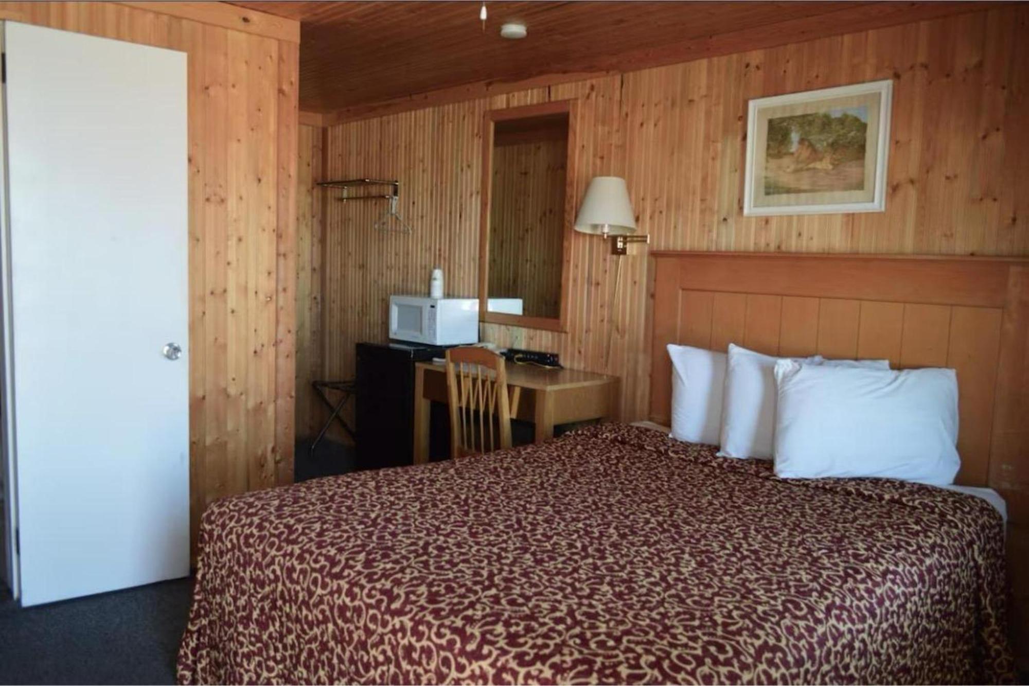 Green Acre Motel By Oyo Near Rush County Airport La Crosse Exteriér fotografie