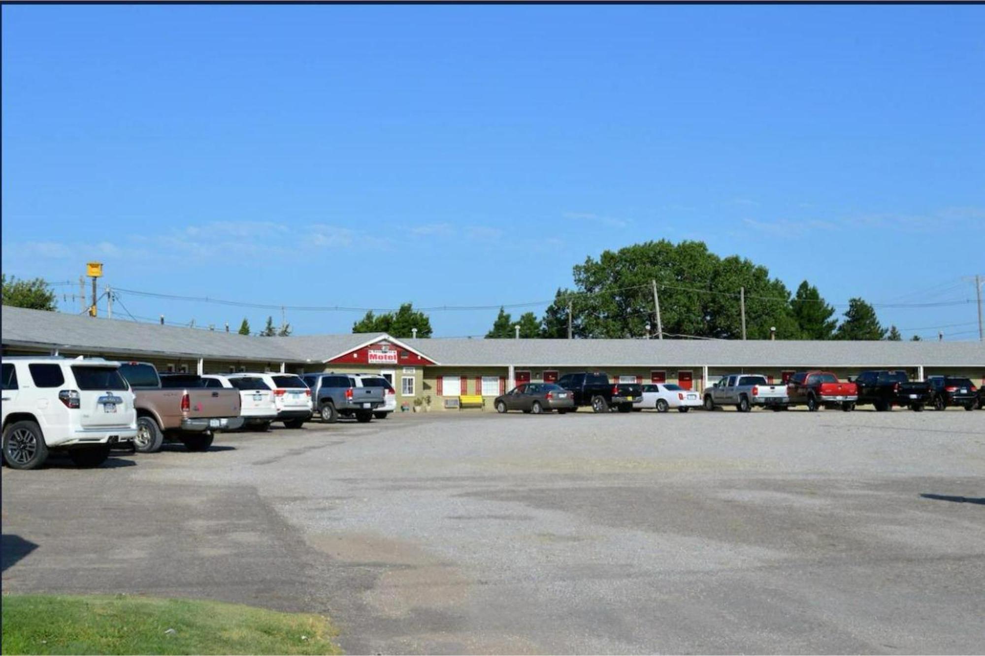 Green Acre Motel By Oyo Near Rush County Airport La Crosse Exteriér fotografie
